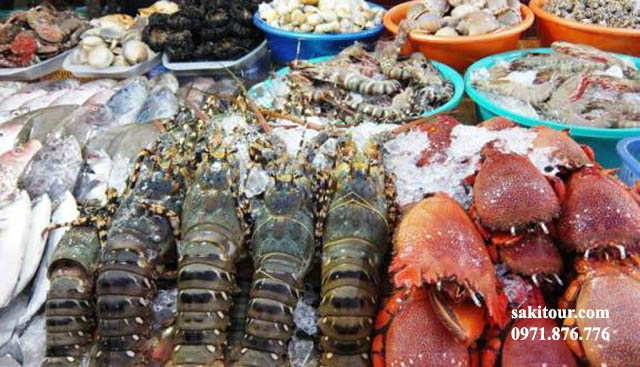 Quầy hải sản ở chợ đêm Lý Sơn