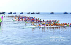 Lễ hội đua thuyền ở Lý Sơn